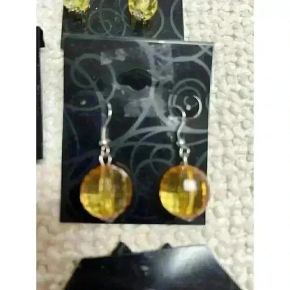 Lot of 6 pair costume pierced earrings - Picture 6 of 7